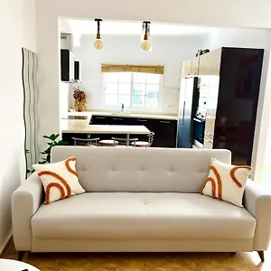 https://apt-roques-house.in-canary-islands.com