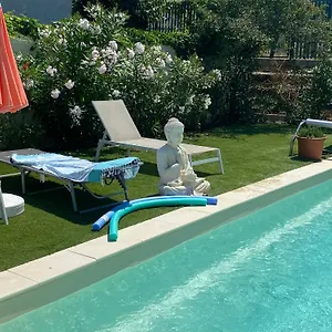 https://gite-pour-4-personnes-avec-piscine-dans-les-hauteurs-de.fr-provencehotel.com